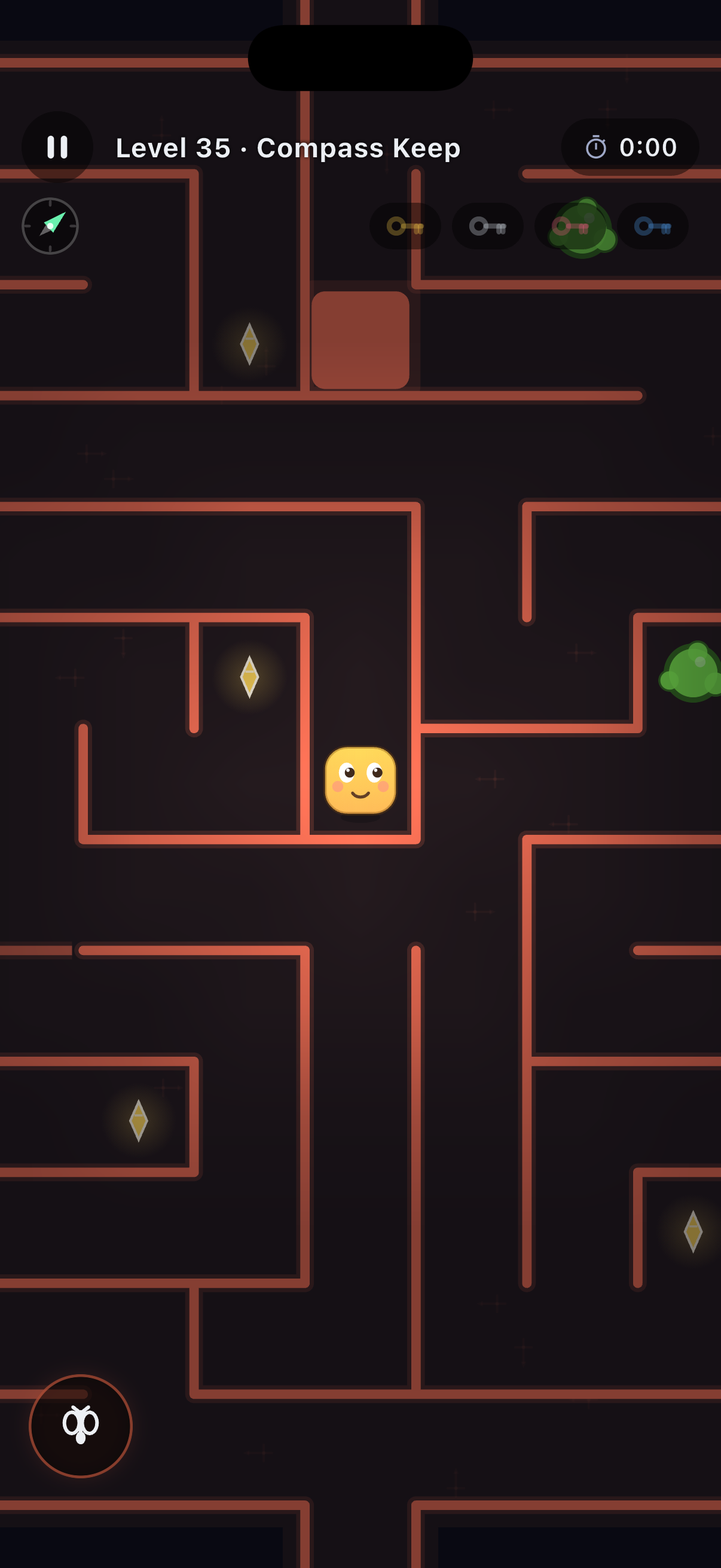 Level 35, Compass Keep: red-lit maze with keys, time gems and sticky goo, compass in the corner.
